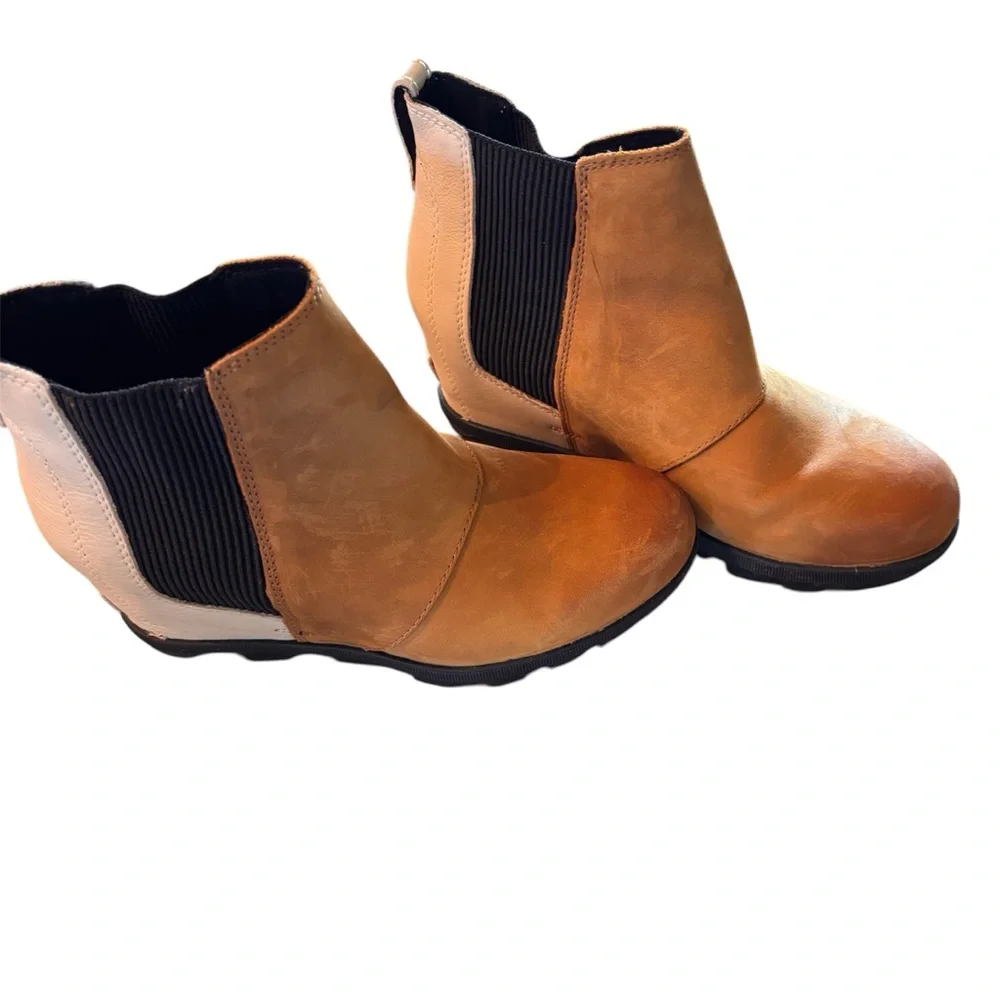 SOREL Joan Of Arctic Leather Wedge Chelsea Boots in Carmel Brown White,size 9